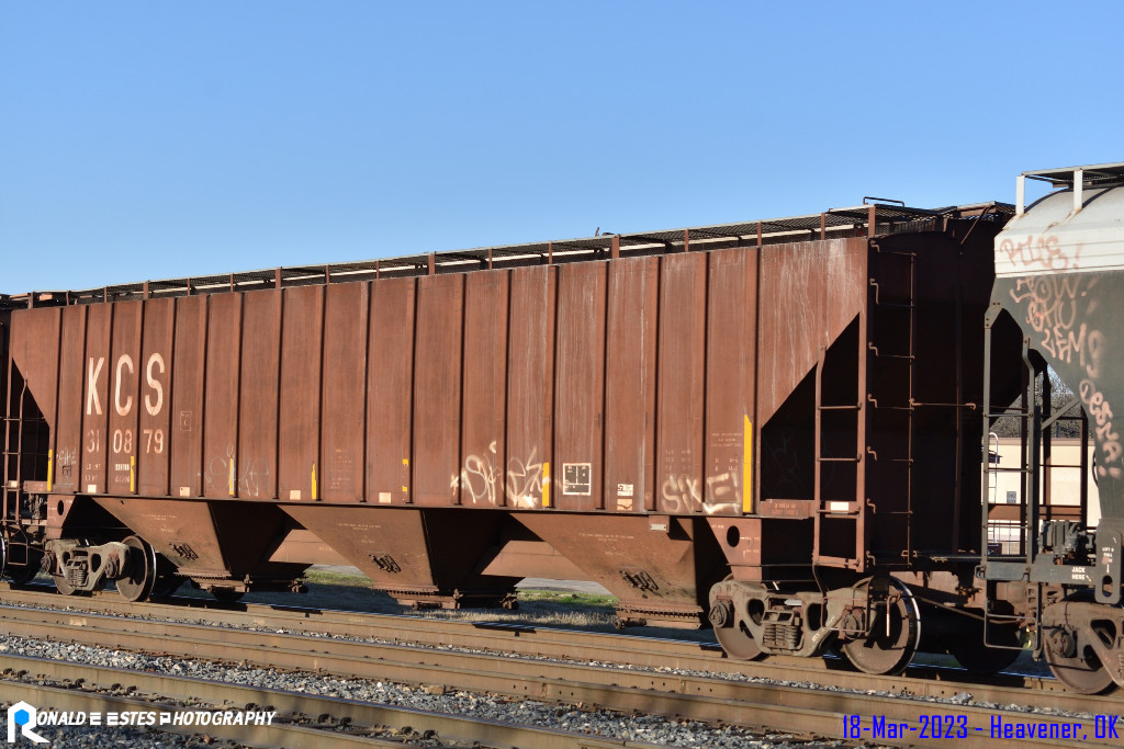 PRN2023030328_499 Kansas City Southern KCS 310879 Hopper Car 60 1" LO C113 3 Bay Covered Ribbed 4750cf